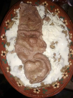 Una foto de Chilaquiles con bistec de res