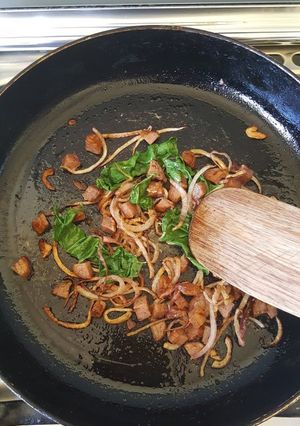 A picture of Sausage Onion Spinach Stir Fry.