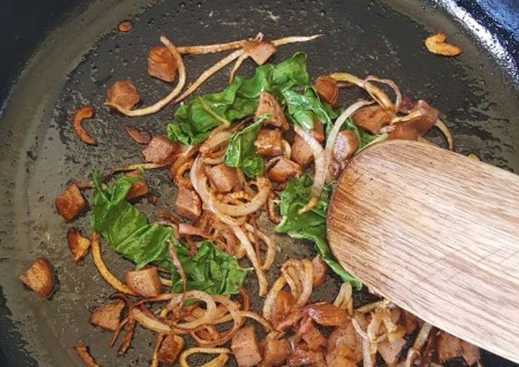 Simple Way to Prepare Quick Sausage Onion Spinach Stir Fry