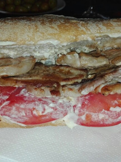 Una foto de Bocata (todos con la roja)