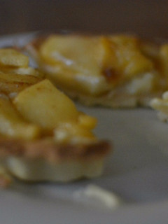 Una foto de Pastel de manzana con crema pastelera