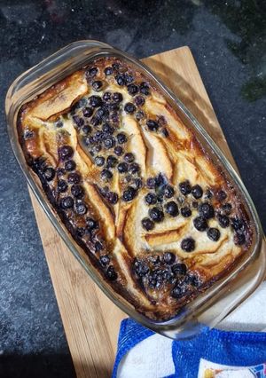 Una foto de Torta de Manzana y Arándanos con Masa de Banana y Avena