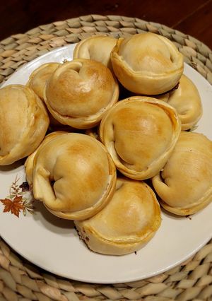 Una foto de Empanadas de jamón y queso (mejor versión y no explotan)