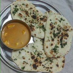 A picture of Shahi paneer with naan.