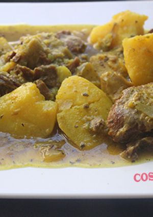 Una foto de Galtas con patatas y alcachofas