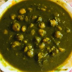 Chole palak gravy A picture of Chole palak gravy.