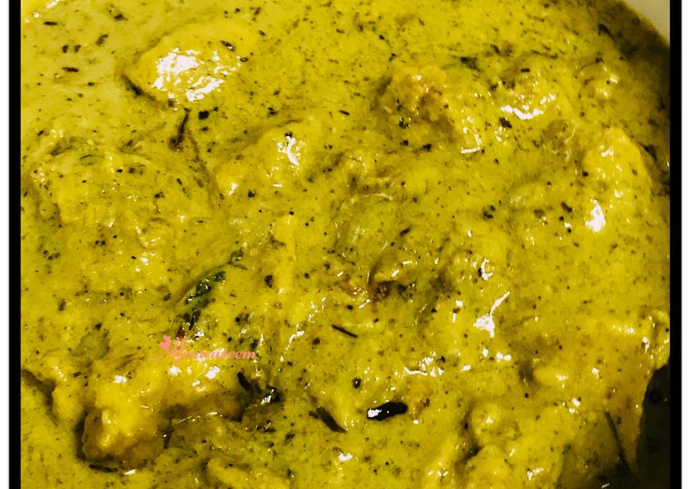 Green chicken with gravy