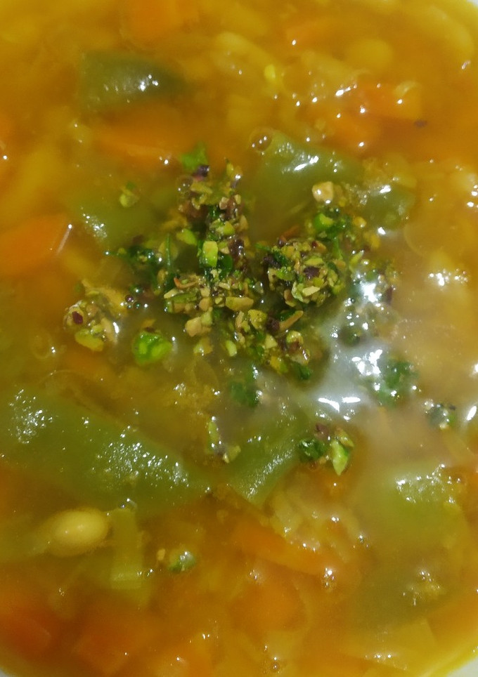 Una foto de Sopa de habas puerro y zanahoria