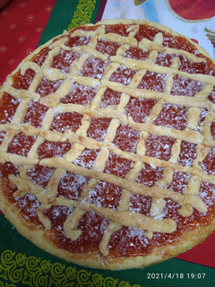 Una foto de Pasta frola de membrillo y de dulce de leche sin gluten