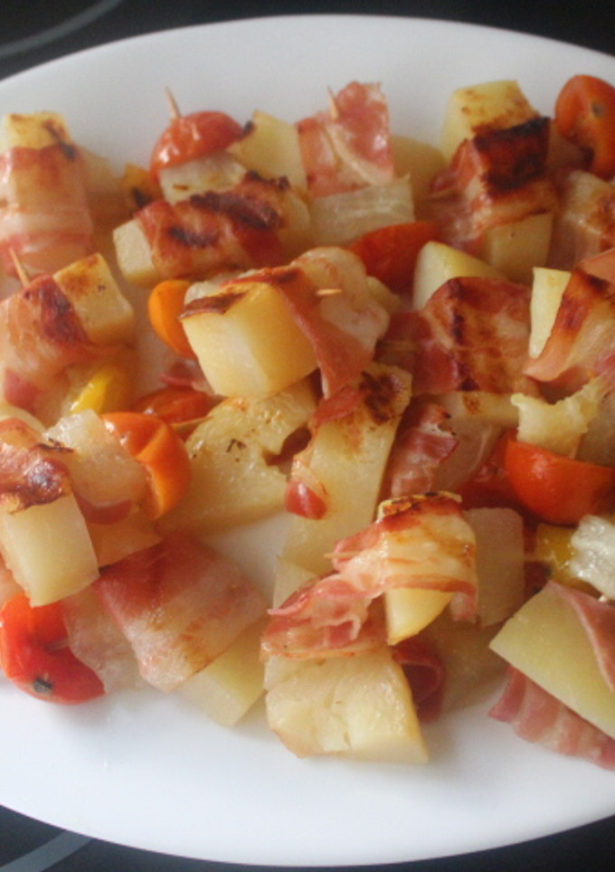 Una foto de Banderillas de bacon, patata y melón