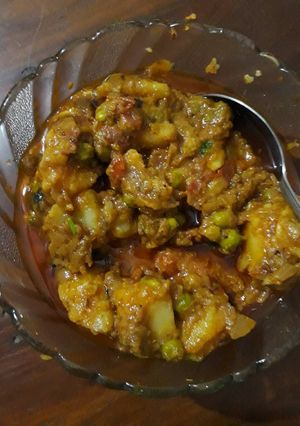 A picture of Aalu Matar Masala.