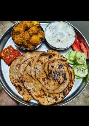 A picture of Lachha paratha with soya chaap.