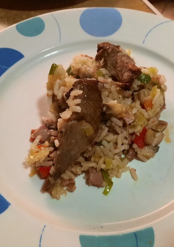 Una foto de Arroz en zanahoria, más mix de vegetales más alas de Plateada de Cerdo