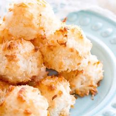 Coconut macaroon A picture of Coconut macaroon.