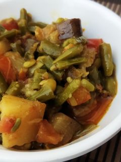 ચોળી રીંગણ બટાકાનું શાક રેસીપી મુખ્ય ફોટો