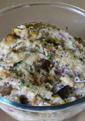 वांग्याचे भरीत (Vangyache Bharit Recipe In Marathi) रेसिपी चे मुख्य फोटो 