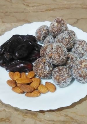 A picture of Khajoor Balls/ Date Balls.