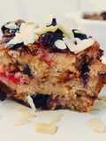 Bread pudding alle ciliegie e mirtilli
