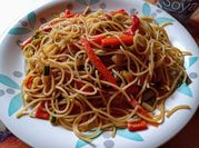 Una foto de pastas al wok