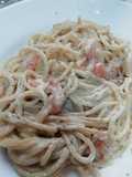 Espaguetis con salsa Alfredo y gambas