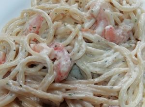Foto principal de Espaguetis con salsa Alfredo y gambas