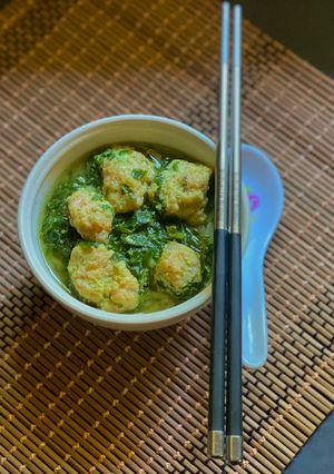 A picture of Malabar Spinach Soup / Vietnamese Canh Mong Toi Tom for kids lunch.
