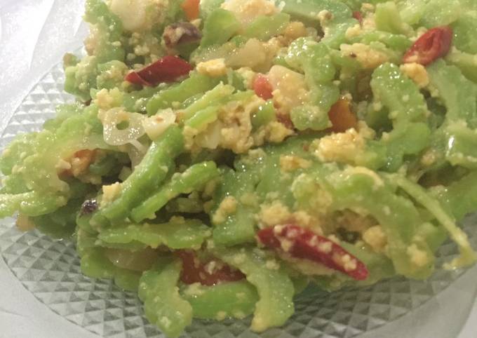 Cara Memasak Tumis pare telur orak arik Yang Enak