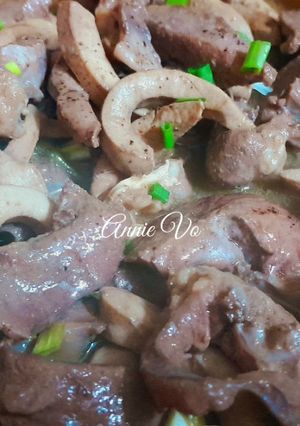 Hình của món Tim cật xào hành.