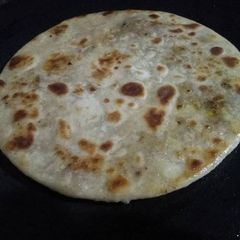A picture of Dal paratha.