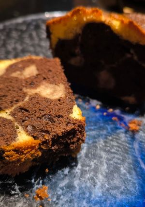 Une photo de Cake marbré au chocolat noir