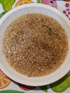 Una foto de Sopa de salsa de manzana al cava con foíe de pato