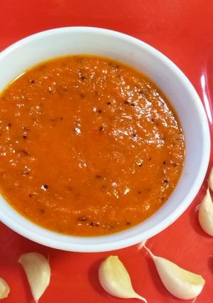 A picture of Spicy Garlic chutney.