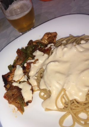 Una foto de Pechuga al sartén con salsa blanca