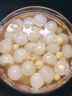 Hình của món Chè hạt sen long nhãn.