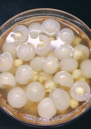 Hình của món Chè hạt sen long nhãn.