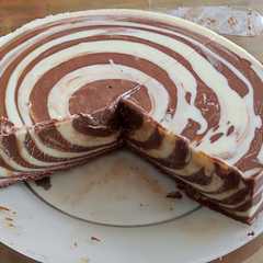 Una foto de Tarta cebra (queso y chocolates)