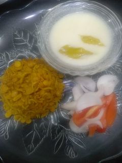 તુવેરદાળ ખીચડી અને કઢી (tuverdal khichdi ane kadhi recipe in gujarati) રેસીપી મુખ્ય ફોટો