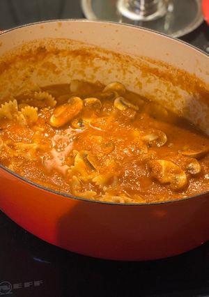 A picture of Italian mushroom and vegetable pasta 🍝 🍅🥕.