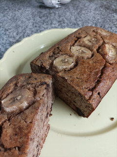 Una foto de Budín saludable banana y chocolate