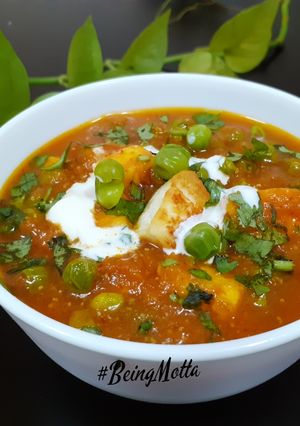 A picture of Matar Paneer.