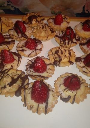 Una foto de Tartaletas dulce 🍓 crema pastelera