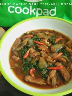 Xonim sizga ozining mushuk reklamalarini yalashingizga ruxsat beradi