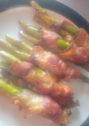 A picture of Cheesy Bacon-Wrapped Asparagus Twisters.