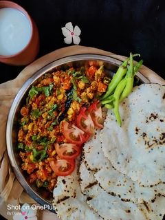 મિક્સ વેજ પનીર ભૂરજી (Mix Veg Paneer bhurji recipe in Gujarati) રેસીપી મુખ્ય ફોટો