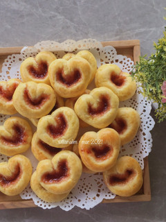 Foto resep Roti Unyil Love Strawberry