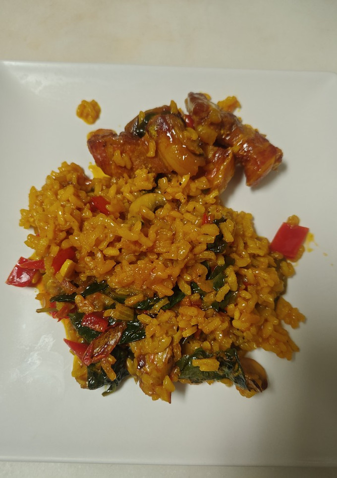 Una foto de Arroz con costillas y espinacas