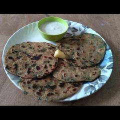 A picture of Palak Aloo Paratha.