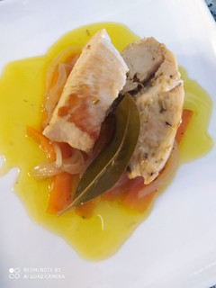 Una foto de Pechuga de pollo escabechada