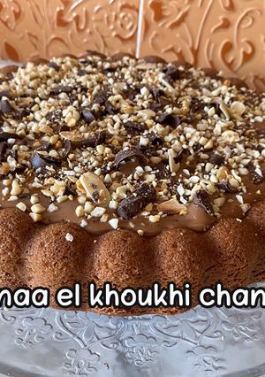 صورة لوصفة كيكة بالكراميل والشوكولاطة على طريقة سناء الخوخي