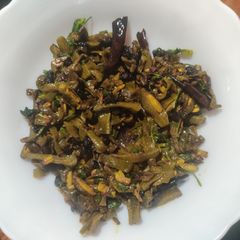 Garlic Flat Beans or Lahsuni Sem A picture of Garlic Flat Beans or Lahsuni Sem.
